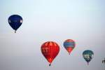 heisluftballone Vier Hei�luftballone aufgenommen bei den Flugtagen L�beck am 27.09.08