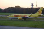 Boeing 737-700 D-AHXG von Tuifly in Hamburg Fuhlsb�ttel am 23.10.08 ...