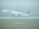 dresden-drs Ein A321 (TC-IEG) der (nicht mehr existierenden) t�rkischen Fluggesellschaft Inter Airlines hebt bei nebligen Wetter am 1.11.2008 von RW22 als Flug INX 616 Richtung K�ln/Bonn ab um dann weiter nach Antalya zu fliegen. 
Am 12.11.2008 stellte Inter Airlines den Flugbetrieb ein.