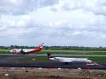 dusseldorf-dus LH(Cityline_D-ASPM)wartet auf die Starterlaubnis, w�hrend eine LTU-Maschine gerade sicher gelandet ist; 080904