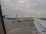 United Airlines Eine Flugzeugreihe an der Startbahn am LAX (Los Angeles)