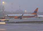 B737-800 D-ATUF in Sonderbemalung ...  Ulrich Hoppe 07.12.2008