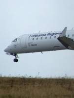 Canadair Regional Jet 700 Ein Lufthansa Regional Canadair Jet kurz vor dem Aufsetzen in D�sseldorf am 22.12.2008.