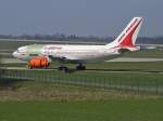 Ein A310-300 von Air India wird in Dresden zum Frachter ...