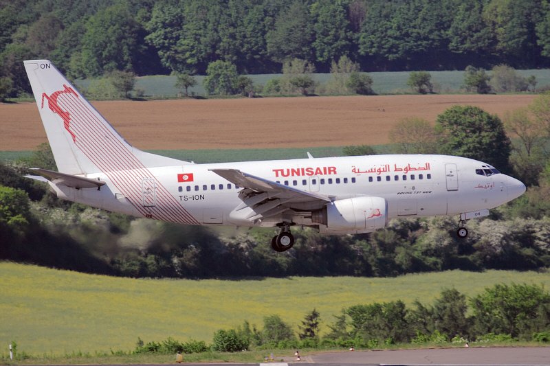 TS-ION, B737-600, Saarbrcken EDDR/SCN, 30.04.07, Tunisair on short final (EOS350D + Sigma 50-500)