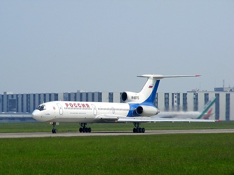 Tu-154M RA-85770 der Rossija beim Start. Hannover am 2.5.2009.