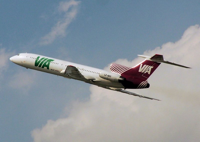 Tu 154m der VIA beim Steigflug nach Start in Dsseldorf - 08.09.2005