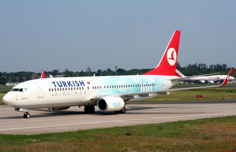Turkish Airlines B 737-8F2 TC-JGU   100   am 09.06.2007 auf dem Flughafen Berlin-Tegel