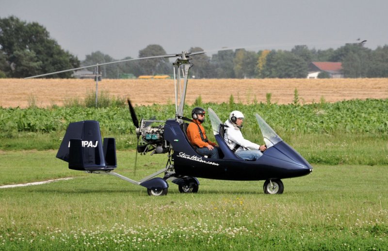 UL - Gyrocopter vom  Stuntteam  kurz vor`m Start in Mggenhausen - UL-Flugplatz. 