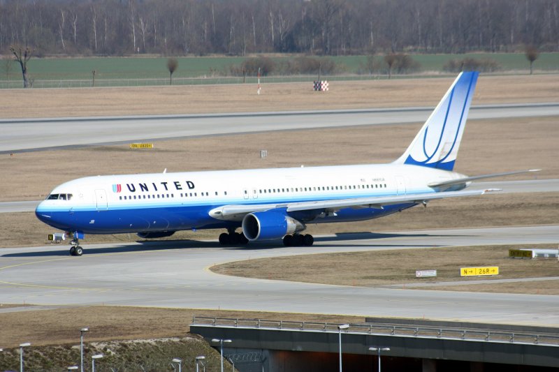 United Airlines B 767-322(ER) N661UA auf dem Flughafen Mnchen am 10.03.2008