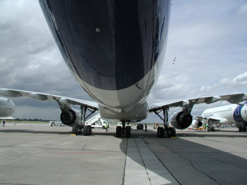 Unterseite eines A 340-600 auf der ILA 2006