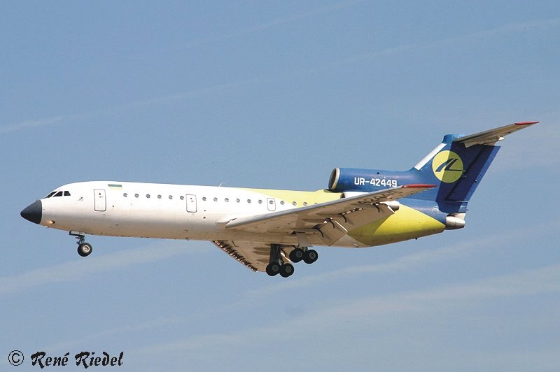 Diese Yak-42D von Dnipro Avia mit der Reg. 4R-42449 beim