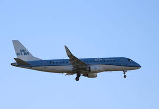 KLM-Cityhopper, ERJ-175STD, PH-EXH, BER, 31.08.2025