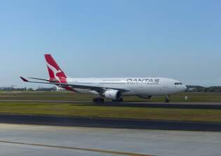 Qantas, Airbus A 330-202, VH-EBP, Brisbane Int.
