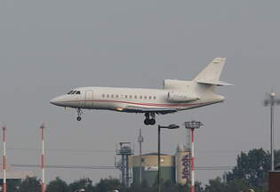 Private Dassault Falcon 900DX, T7-FJA, BER, 21.09.2025