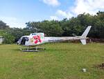 Island Hoppers, Airbus Helicpters H 125/AS 350-B2 Ecureuil, DQ-HUJ als Touristen Taxi auf Nacula Island am 11.8.2025