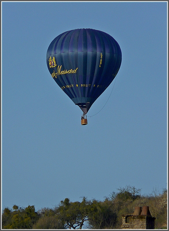 . (LX-BML) Der Cameron 77 befindet sich auf seiner Fahrt ber Schieren am 17.04.10.