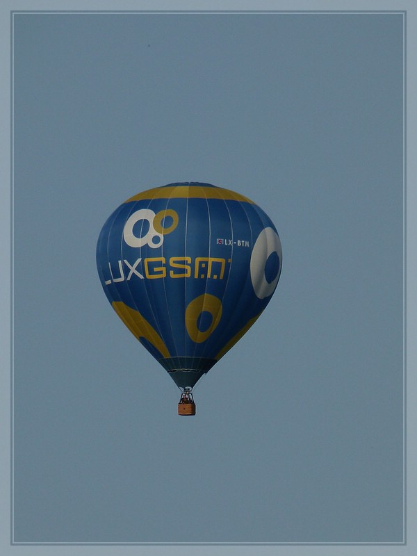 . (LX-BTM) Bei herrlichem Aprilwetter konnte man in den Abendstunden wieder Ballonfahrer am Himmel sehen, wie diesen von LUXGSM aufgenommen bei Ettelbrck am 10.04.2011. 