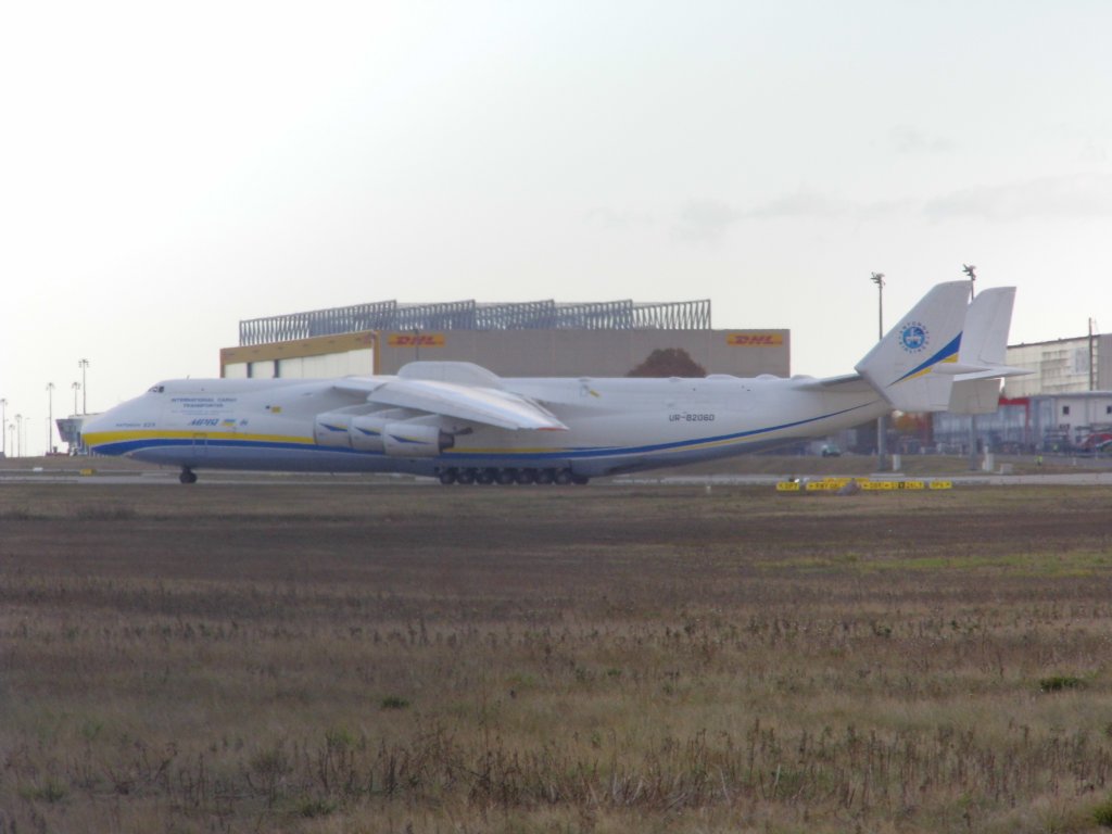 02.11.12 / UR-82060 - das Weltgrte Transportflugzeug am LEJ