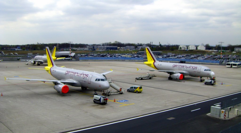 16.04.2010, Flughafen Kln/Bonn: Wegen Vulkanausbruchsasche mssen auch die Flugzeuge von Germanwings am Boden bleiben