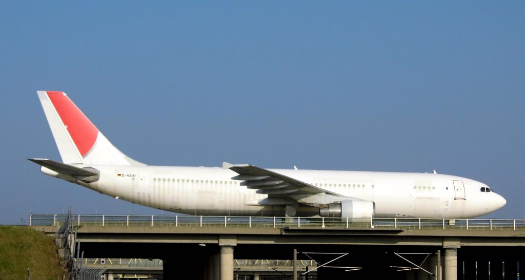 24.04.13 / D-AEAI in Ex JAL C/S auf der Rollbrcke West