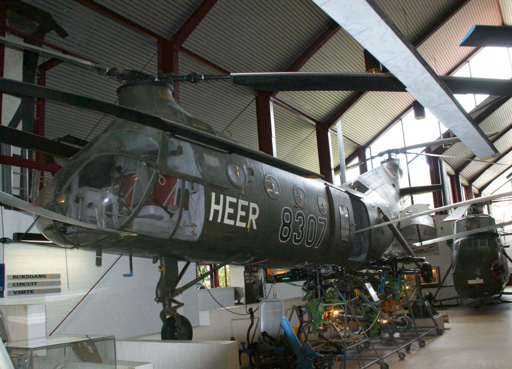 83+07, Bw-Heer, Vertol V-43 H-21 C, USA~1952, 26.07.2009, Hubschraubermuseum Bckeburg, Germany 

