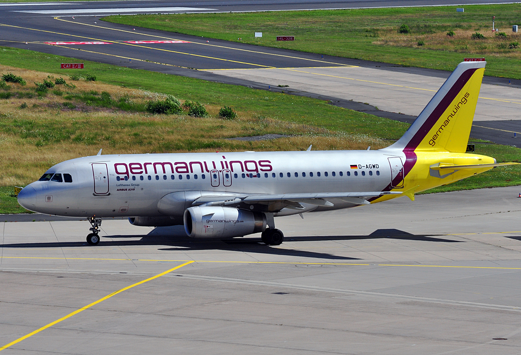 A 319-132 D-AGWD  Germanwings  taxy CGN - 12.08.2012