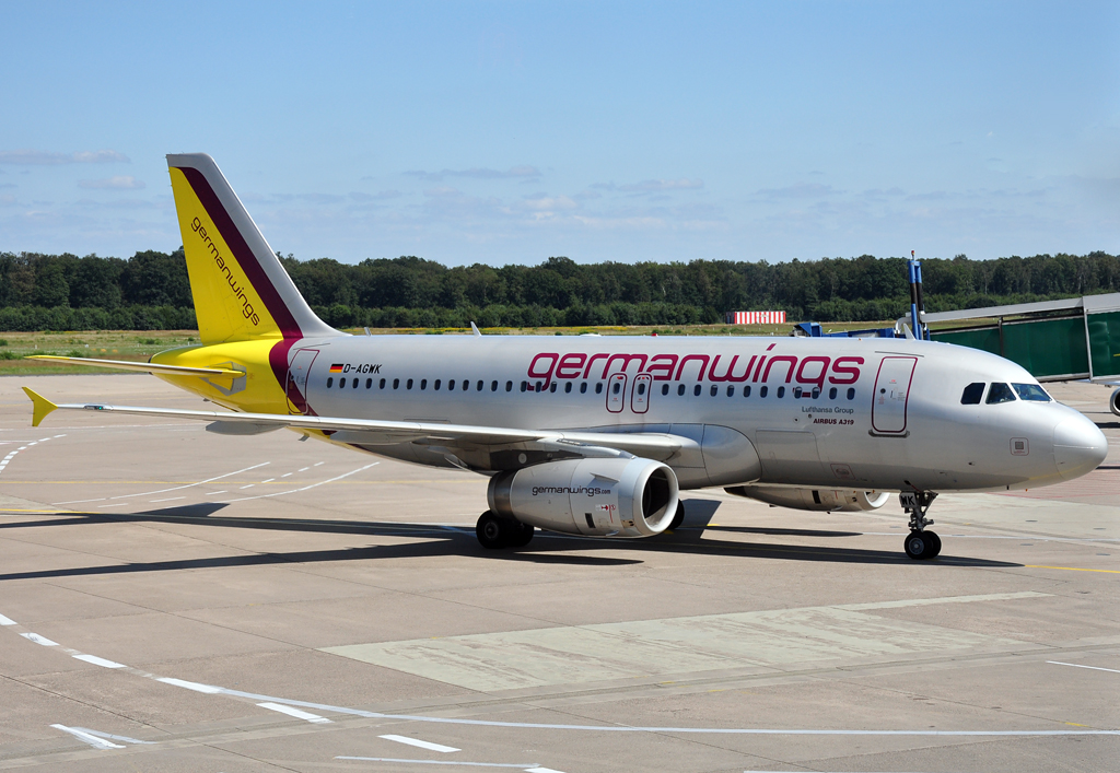 A 319-132 D-AGWK Germanwings taxy in CGN - 12.08.2012