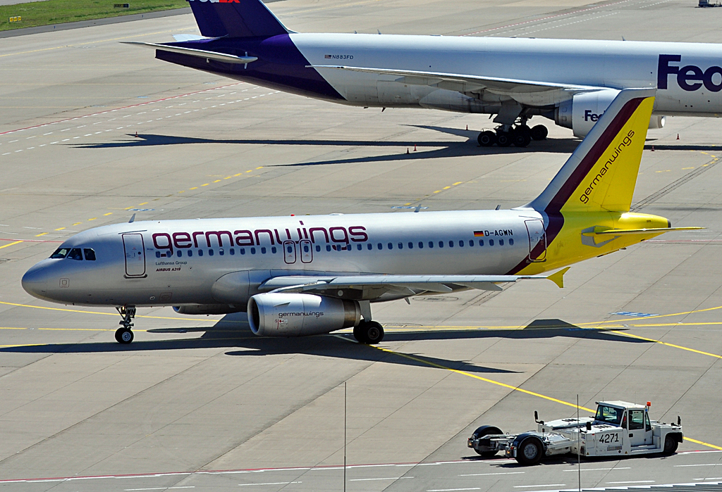 A 319-132 D-AGWN Germanwings taxy in CGN - 12.08.2012