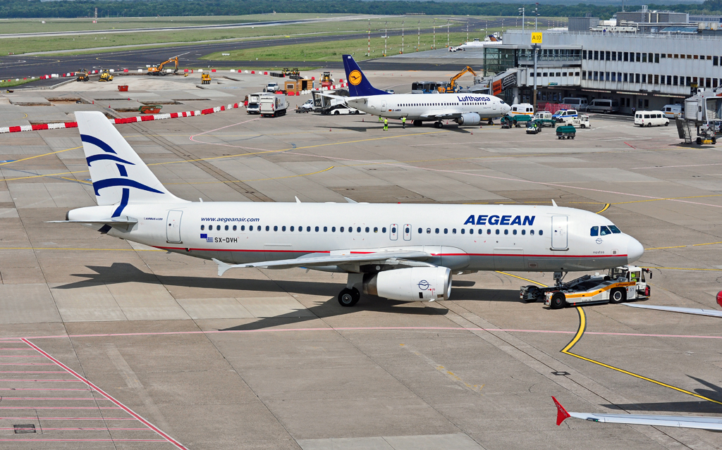 A 320-232 der  Aegean Air , SX-DVH,  pushback  in Dsseldorf 07.06.2010