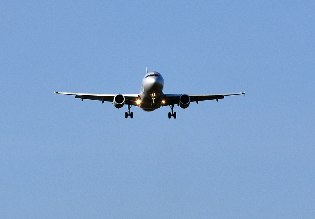 A319-132 D-AGWP, Anflug auf 14L in EDDK - 21.10.2011