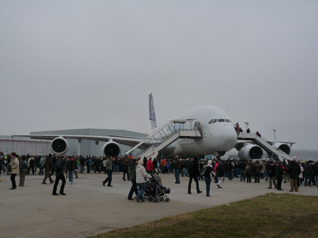 A380 beim hervorragend organisierten Besucheranlass in Zrich-Kloten am 20.1.2010.
Danke Flughafen Zrich!!!