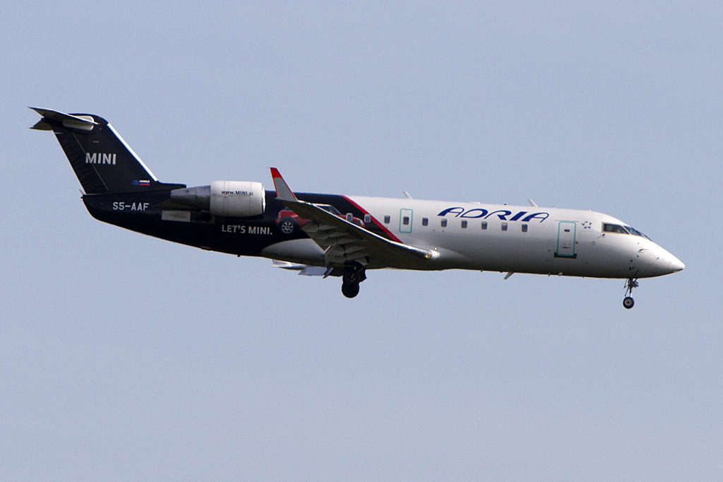 Adria Airways, S5-AAF, Bombardier, CRJ-200, 28.04.2010, FRA, Frankfurt, Germany 



