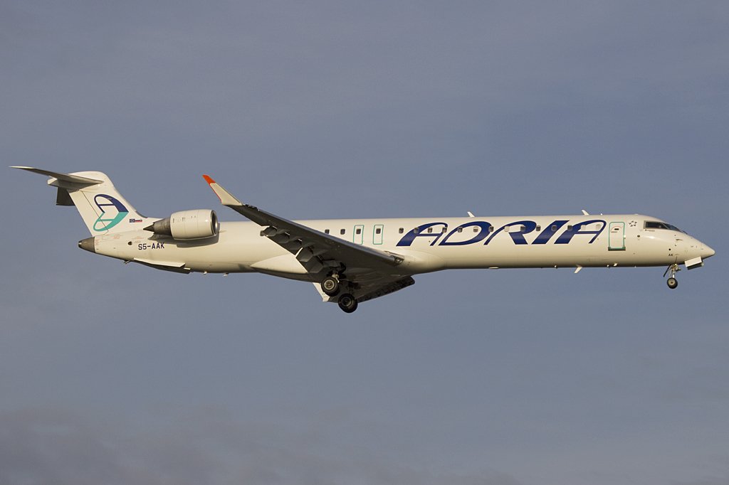 Adria Airways, S5-AAK, Bombardier, CRJ-900, 02.12.2009, ZRH, Zrich, Switzerland 


