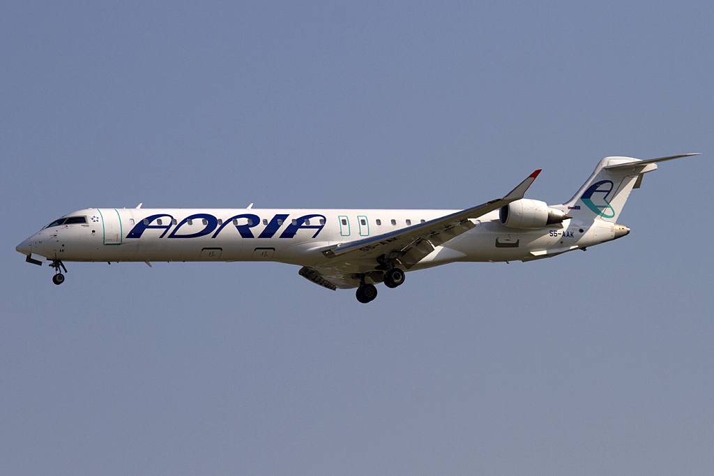 Adria Airways, S5-AAK, Bombardier, CRJ-900, 24.06.2010, FRA, Frankfurt, Germany 



