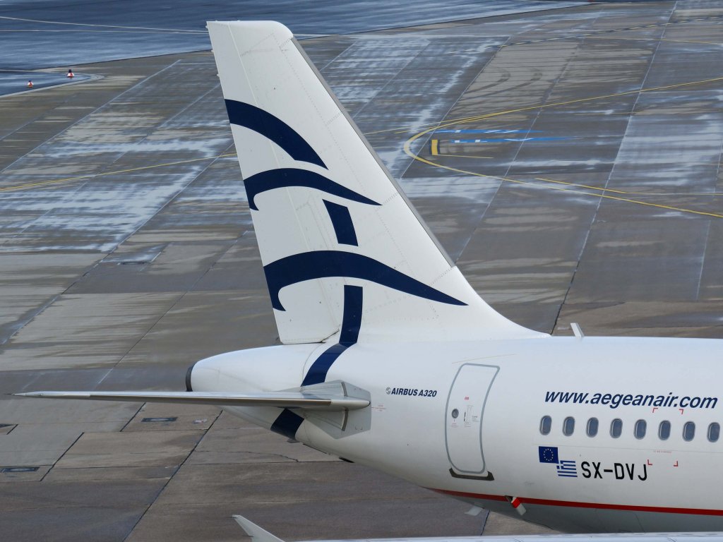 Aegean Airlines, SX-DVJ  Exelixis , Airbus, A 320-200 (Seitenleitwerk/Tail), 06.01.2012, DUS-EDDL, Dsseldorf, Germany 