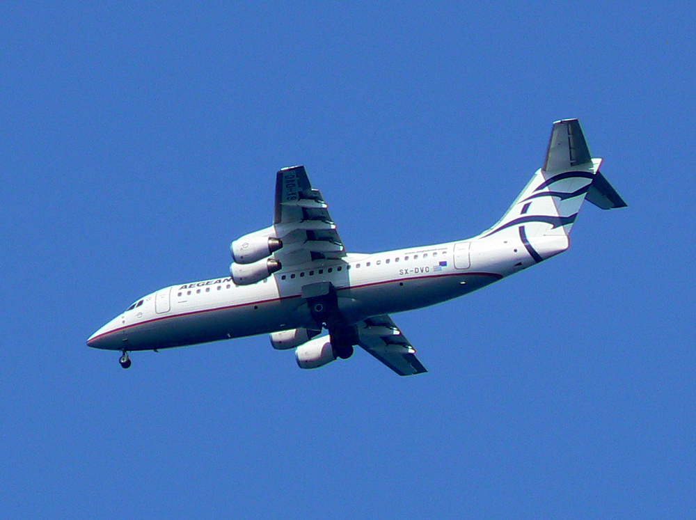 Aegean Avro Regjet RJ 100 SX-DVC im Landeanflug auf Korfu am 18.07.2010