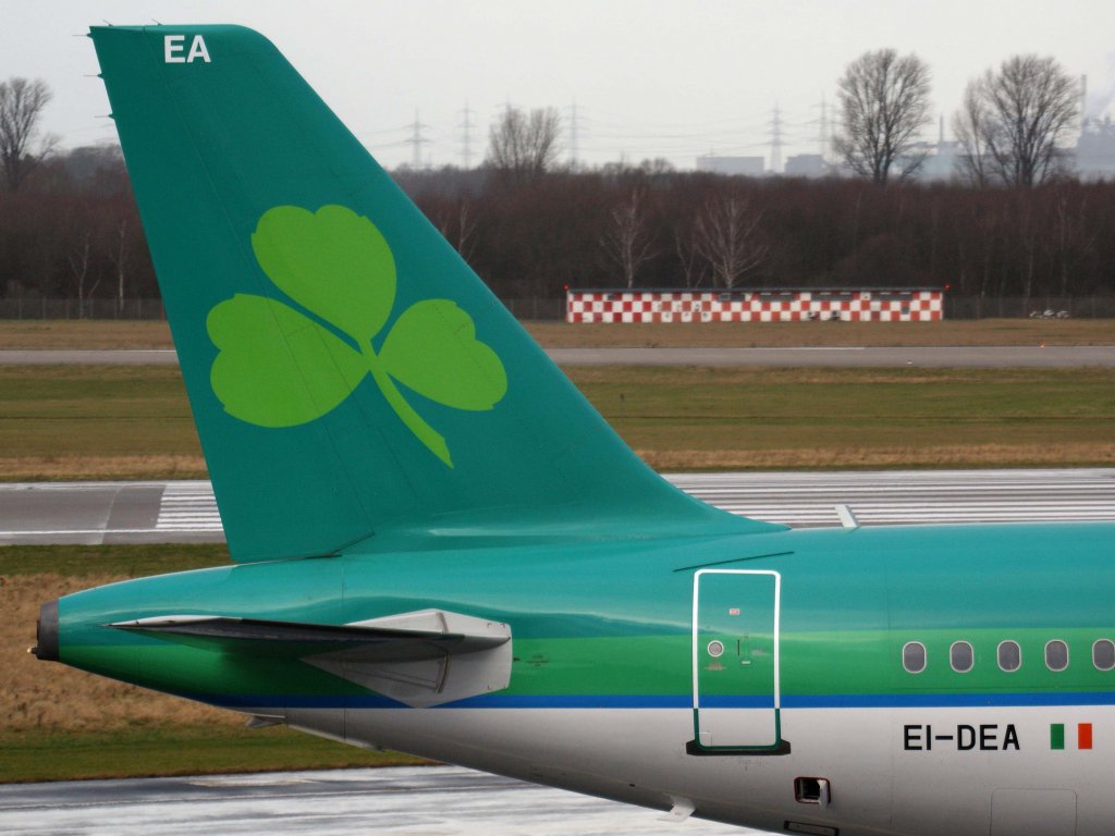Aer Lingus, EI-DEA  St.Fidelma~Fideilme , Airbus, A 320-200 (Seitenleitwerk/Tail), 06.01.2012, DUS-EDDL, Dsseldorf, Germany