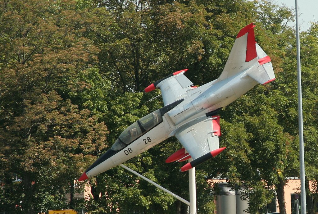 Aero L-39 auf dem Parklplatz am Technikmuseum im Speyer, 14.08.2012
