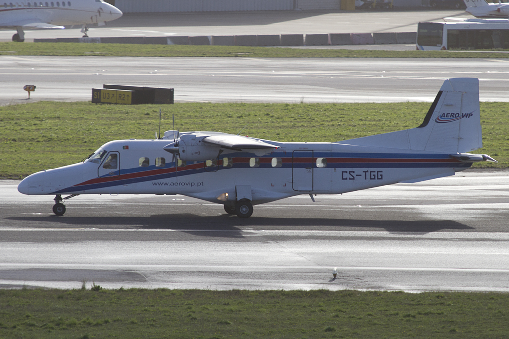 Aero Vip, CS-TGG, Dornier, Do-228, 01.11.2010, LIS, Lissabon, Portugal 





