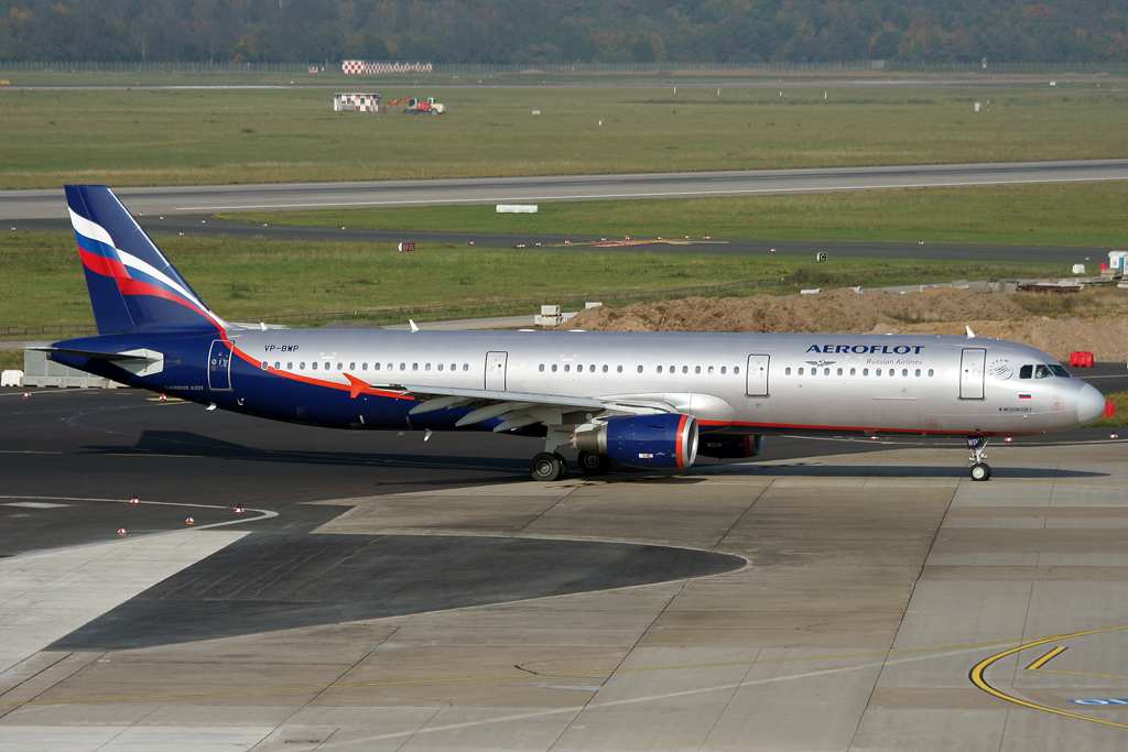 Aeroflot A321 VP-BWP rollt zur 23L in DUS / EDDL / Dsseldorf am 12.10.2008