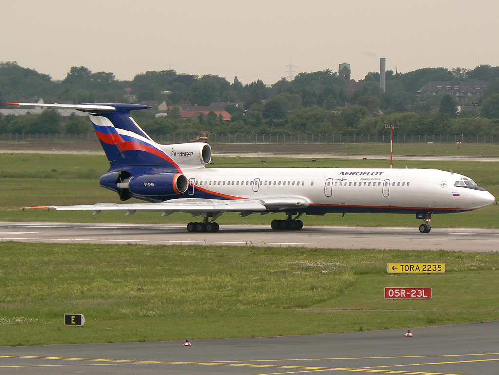 Aeroflot Tu-154M RA-85627 nach der Landung auf 05R in DUS / EDDL / Düsseldorf am 17.05.2007