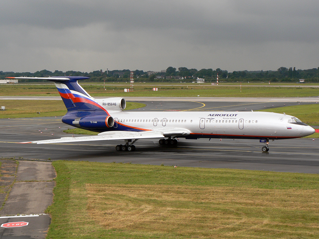 Aeroflot Tu-154M RA-85646 rollt auf dem Taxiway zur 23L in DUS / EDDL / Düsseldorf am 29.07.2007