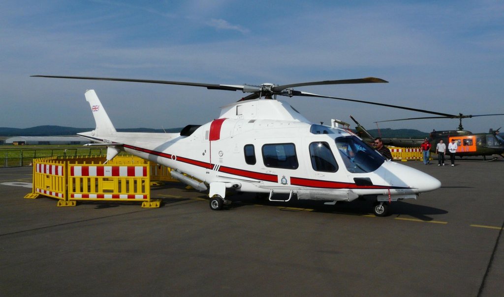 Agusta A109E - ZR323 - Royal Air Force

aufgenommen am 17. August 2008 whrend des Tag der offenen Tr in der Heeresflieger-Kaserne Fritzlar