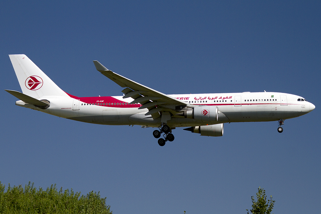 Air Algerie, 7T-VJZ, Airbus, A330-202, 18.08.2012, CDG, Paris, France 




