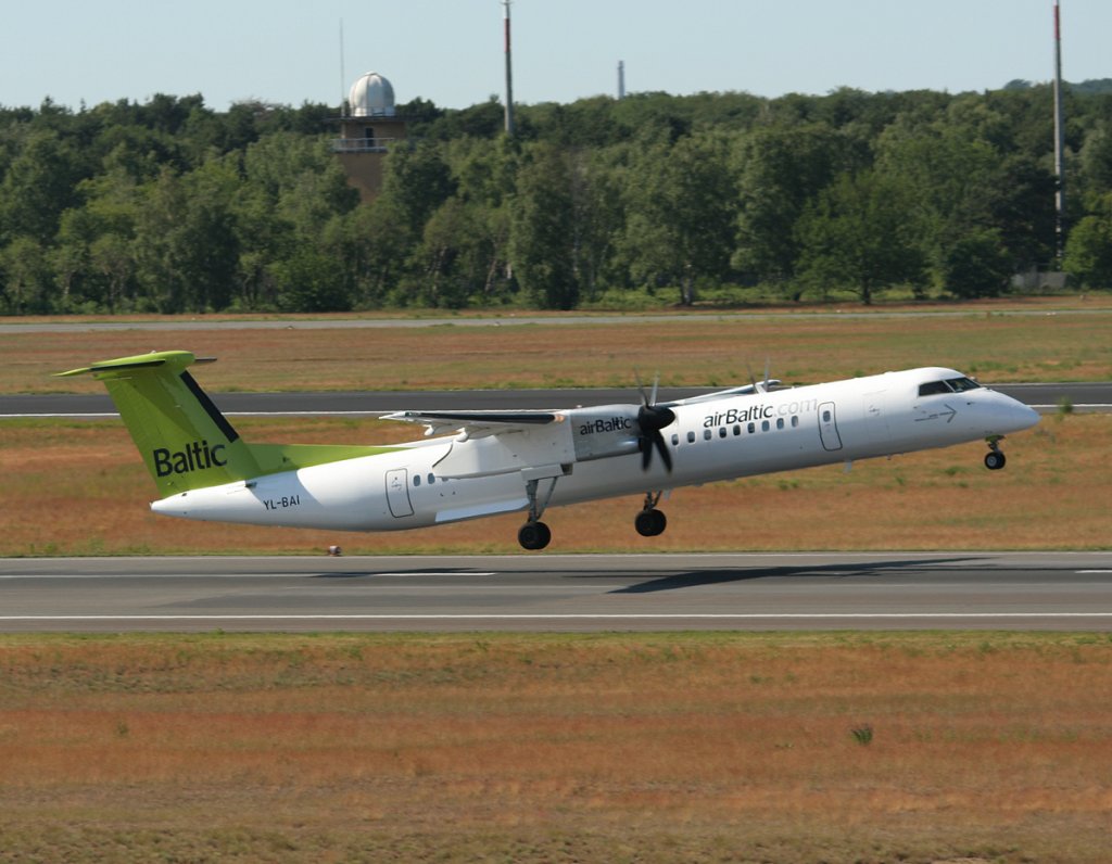 Air Baltic De Havilland Canada DHC-8-402Q YL-BAI beim Start in Berlin-Tegel am 02.06.2011