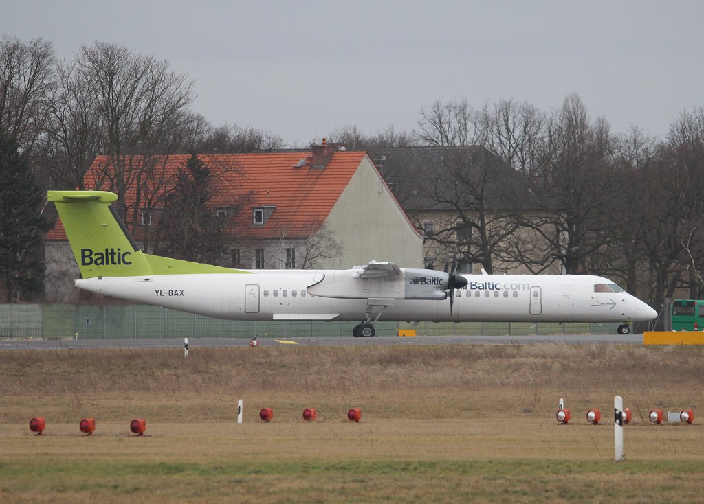 Air Baltic De Havilland Canada DHC-8-402Q YL-BAX kurz vor dem Start in Berlin-Tegel am 03.03.2013