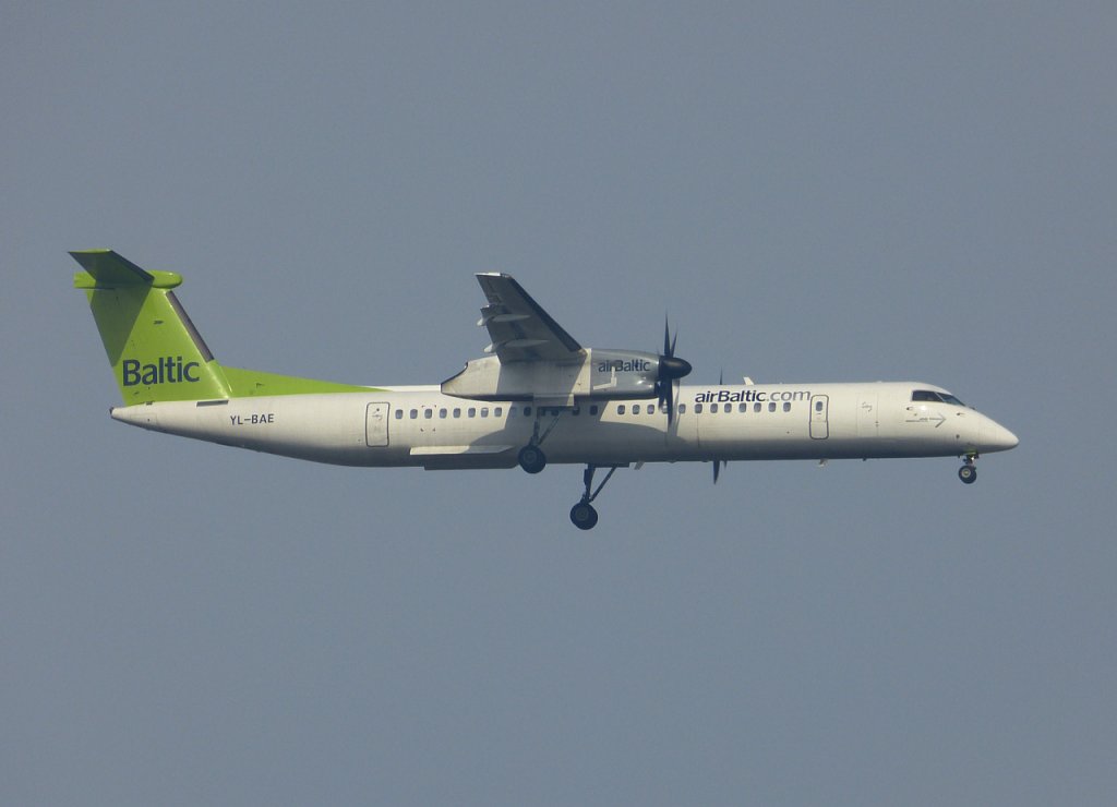 Air Baltic
Dash8-4  YL-BAE
Anflug rwy07L