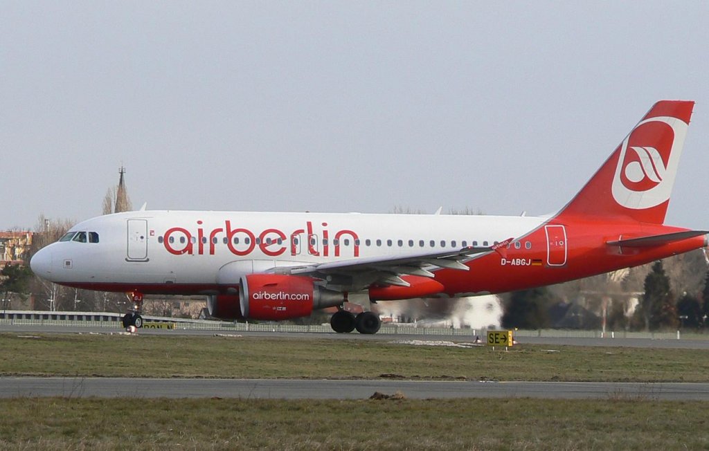 Air Berlin A 319-112 D-ABGJ am Morgen des 27.02.2010 auf dem Flughafen Berlin-Tegel