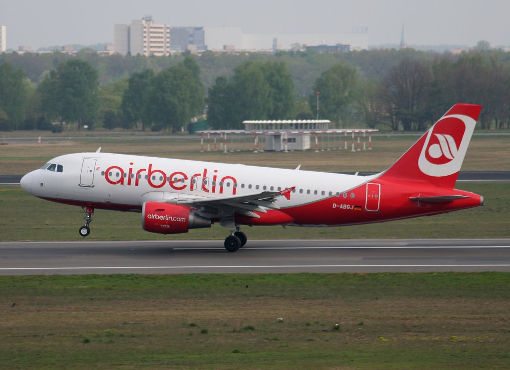 Air Berlin A 319-112 D-ABGJ beim Start in Berlin-Tegel am 01.05.2010